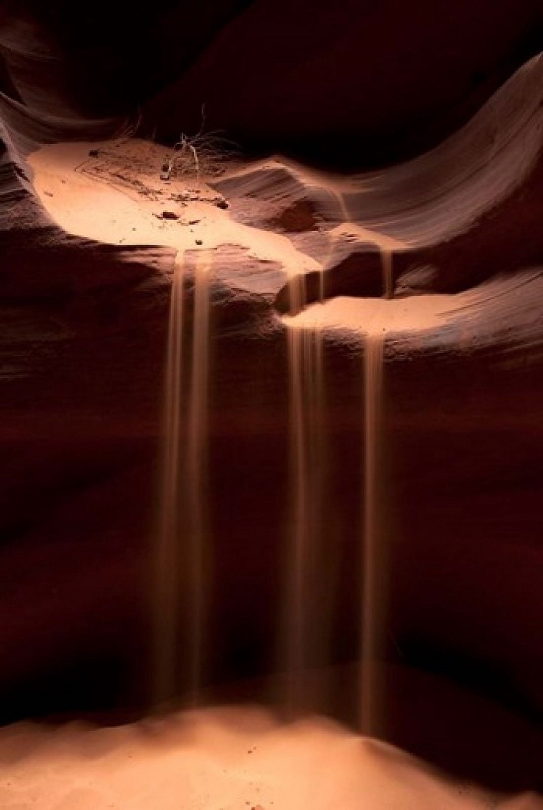 Sand Flowing in Antelope Canyon Arizona Canvas Art - Janell Davidson DanitaDelimont (11 x 17)
