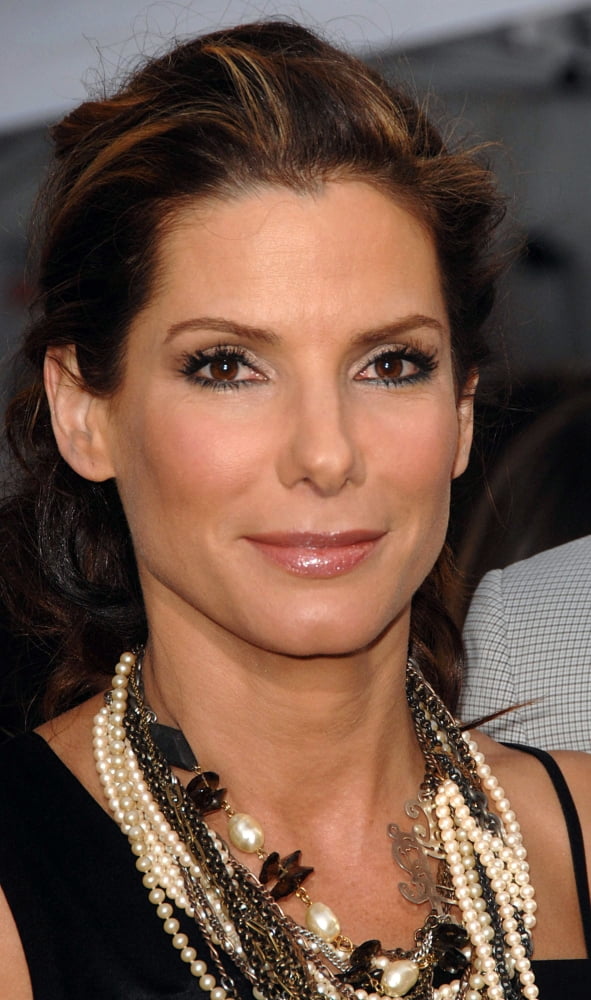 Sandra Bullock At Arrivals For The Proposal Premiere Canvas Art - (16 x 20)