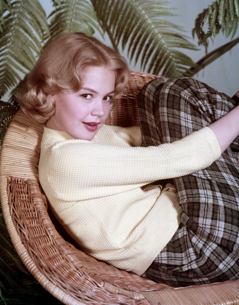 Sandra Dee Canvas Art - (16 x 20)