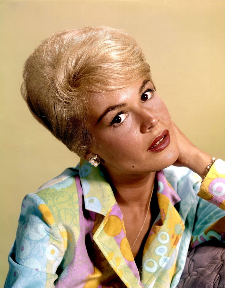Sandra Dee Canvas Art - (16 x 20)