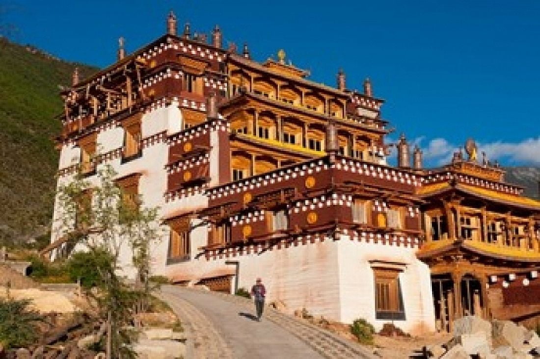 Sangpi Luobuling Si Monastery Sichuan China Canvas Art - Howie Garber DanitaDelimont (36 x 24)