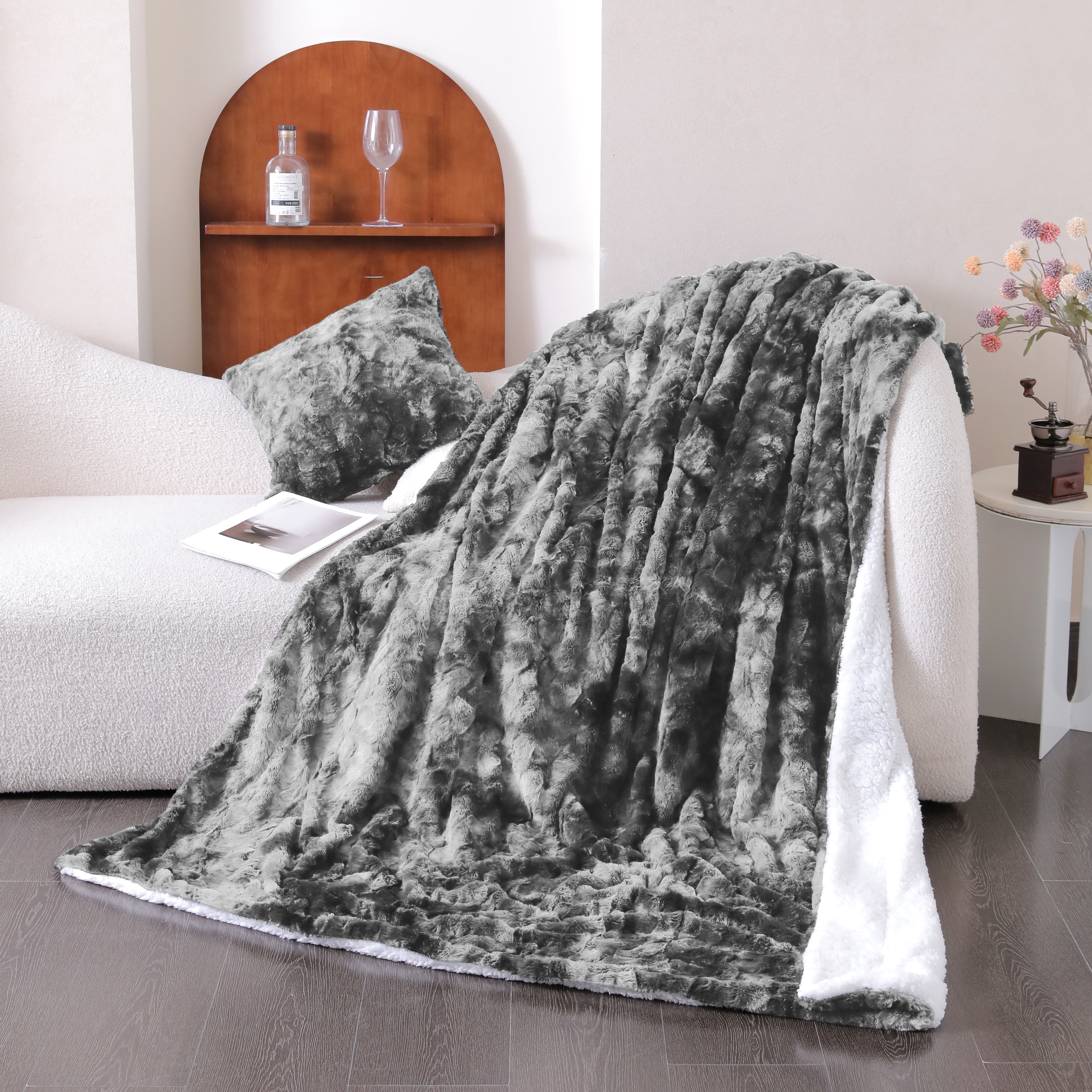 Sanmadrola Throw Blanket 60''x80'' Extra Large Luxury Faux Fur Plush Sherpa Extra Soft Fuzzy Fluffy Comfy Warm Blankets for Couch Sofa Bed Winter Twin Size Gray
