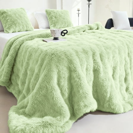 Sanmadrola Throw Blanket Faux Fur for Couch, Fuzzy Soft Plush Thick Bubble Blanket for Sofa Bedroom Living Room 50''x 60'' Green