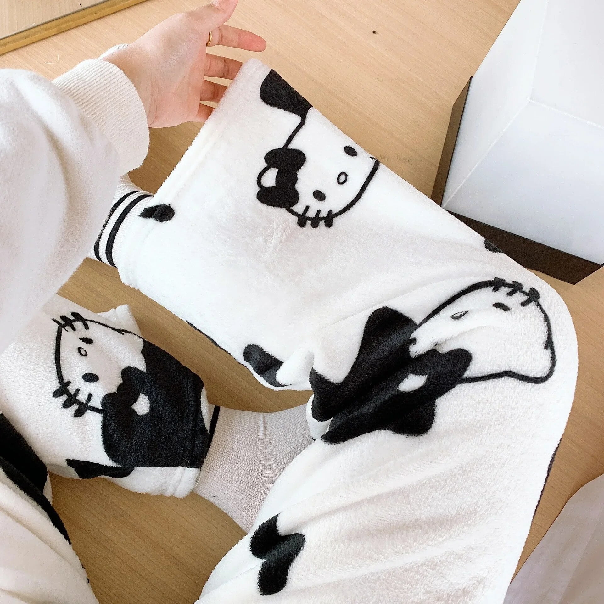 Sanrio Christmas Hello Kitty Flannel Pajamas Black Women'S Warm Woolen ...