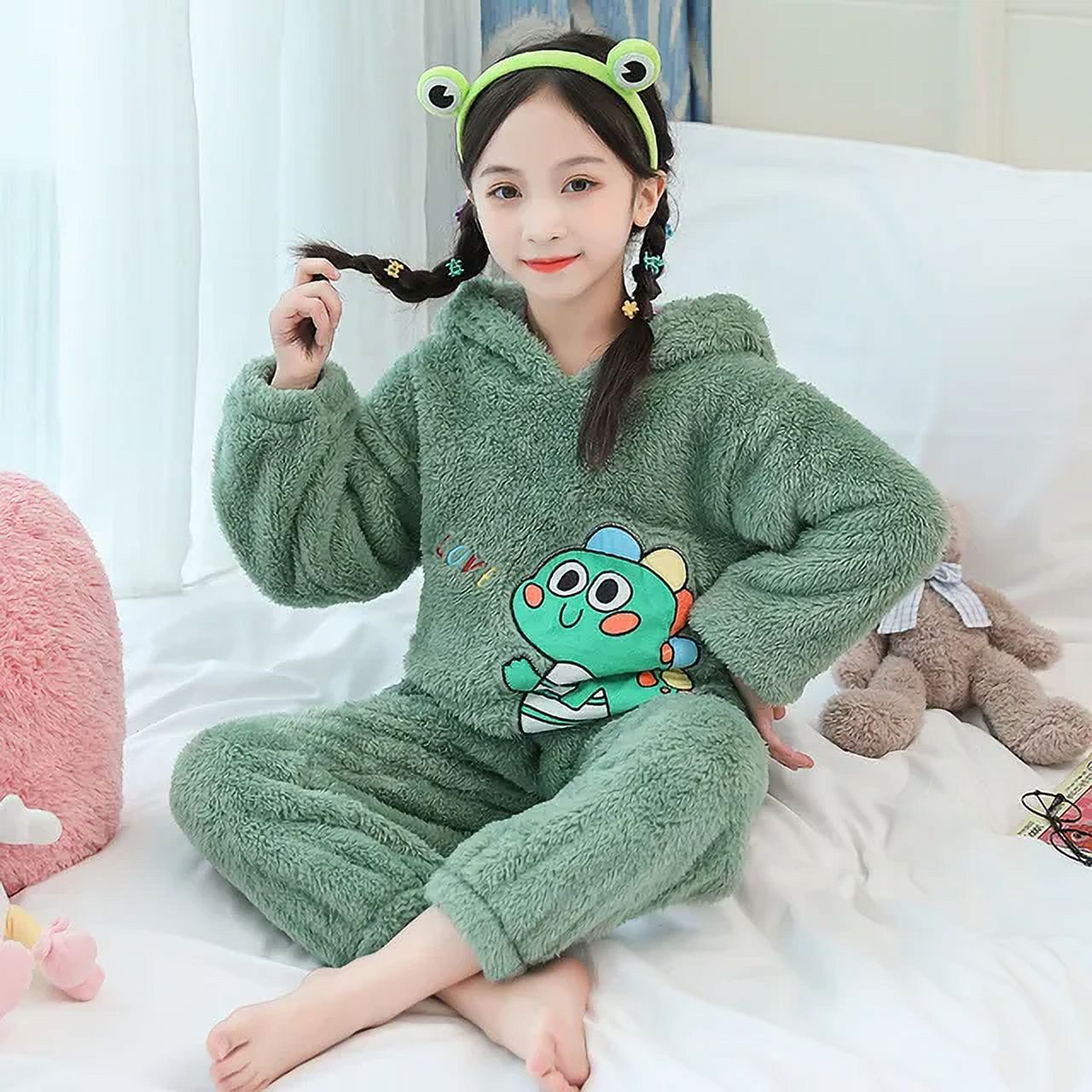 Sanrio Hello Kitty Winter Kids Thick Flannel Fleece Pajamas Suit