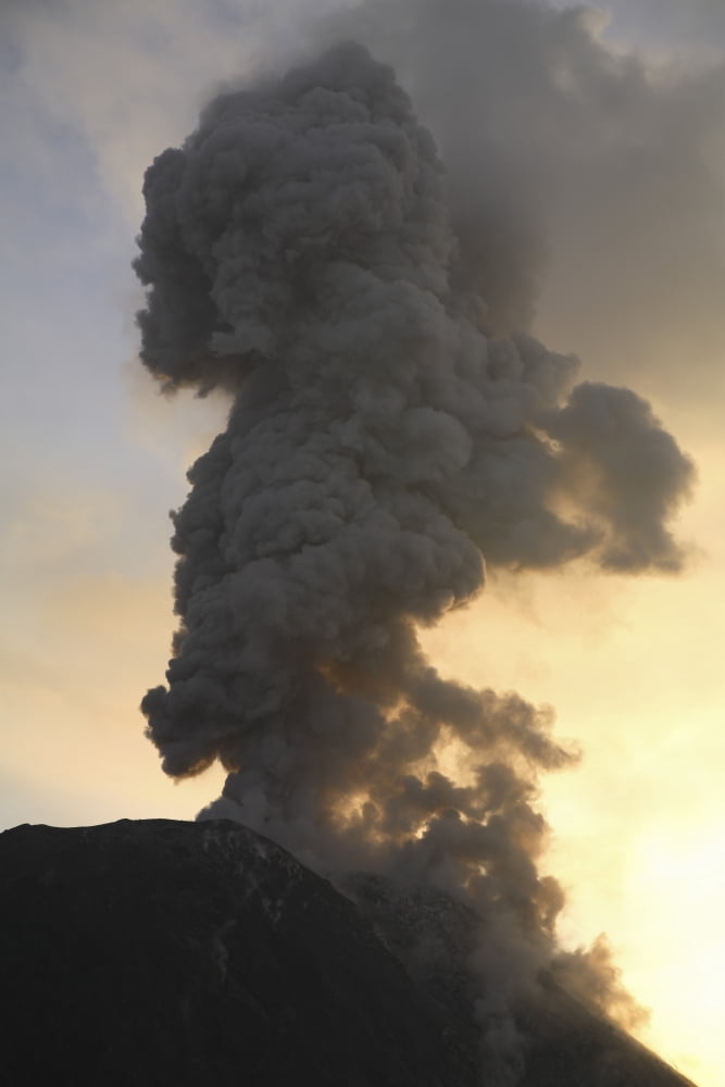 Santiaguito eruption Guatemala Canvas Art - Martin RietzeStocktrek Images (12 x 17)