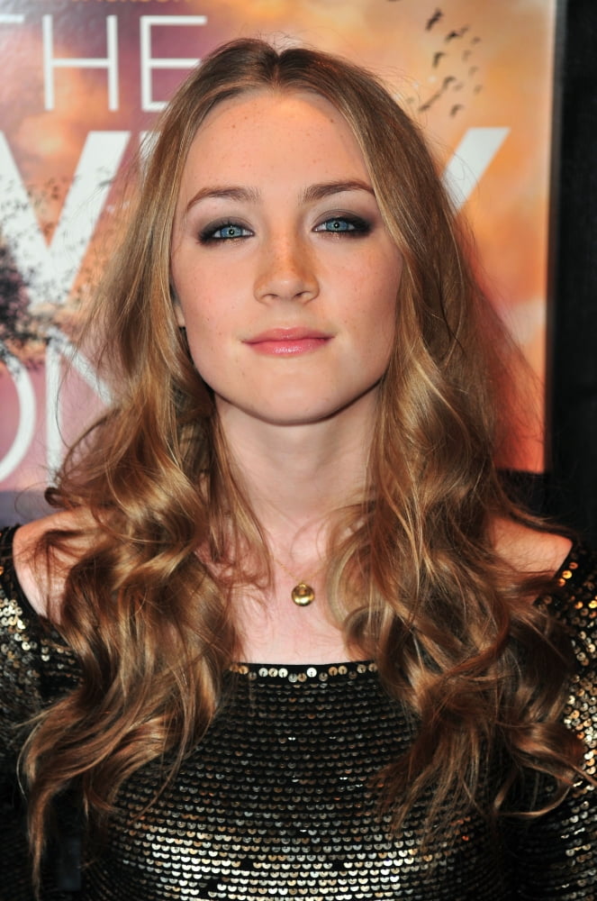 Saoirse Ronan At Arrivals For The Lovely Bones Premiere Canvas Art - (16 x 20)