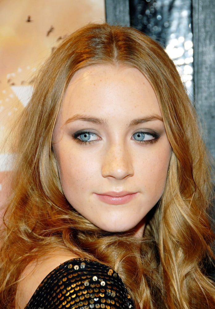 Saoirse Ronan At Arrivals For The Lovely Bones Premiere Canvas Art - (16 x 20)