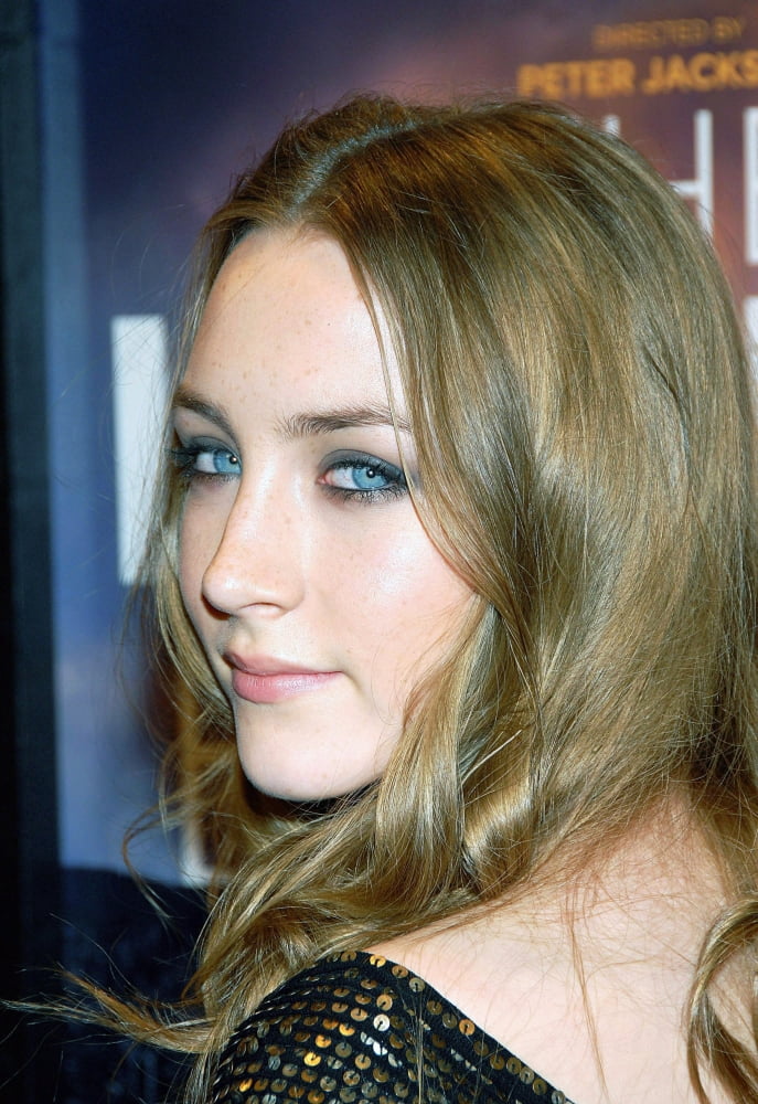 Saoirse Ronan At Arrivals For The Lovely Bones Premiere Canvas Art - (16 x 20)