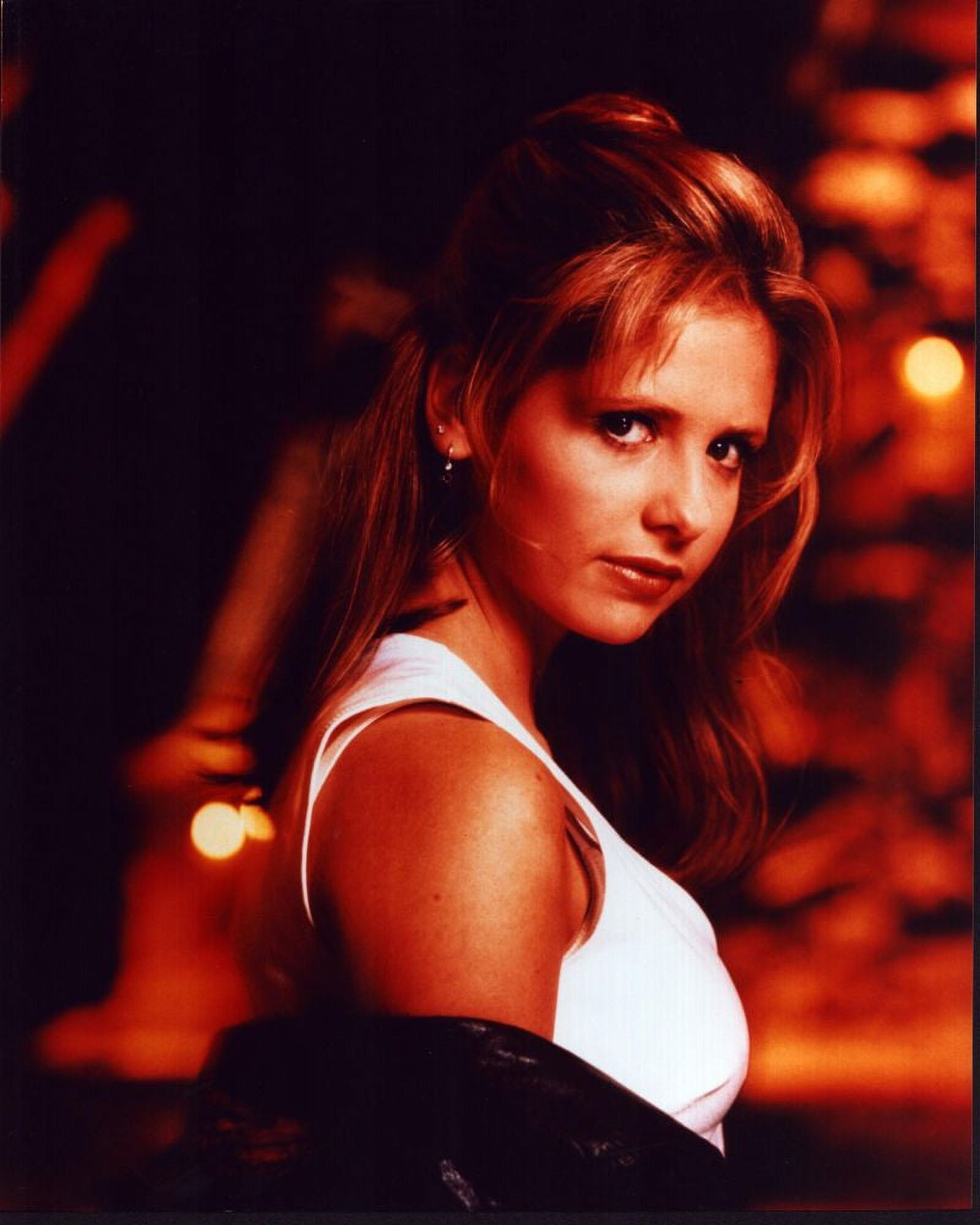 Sarah Michelle Gellar In White Tank Top And Leather Jacket Off Shoulder