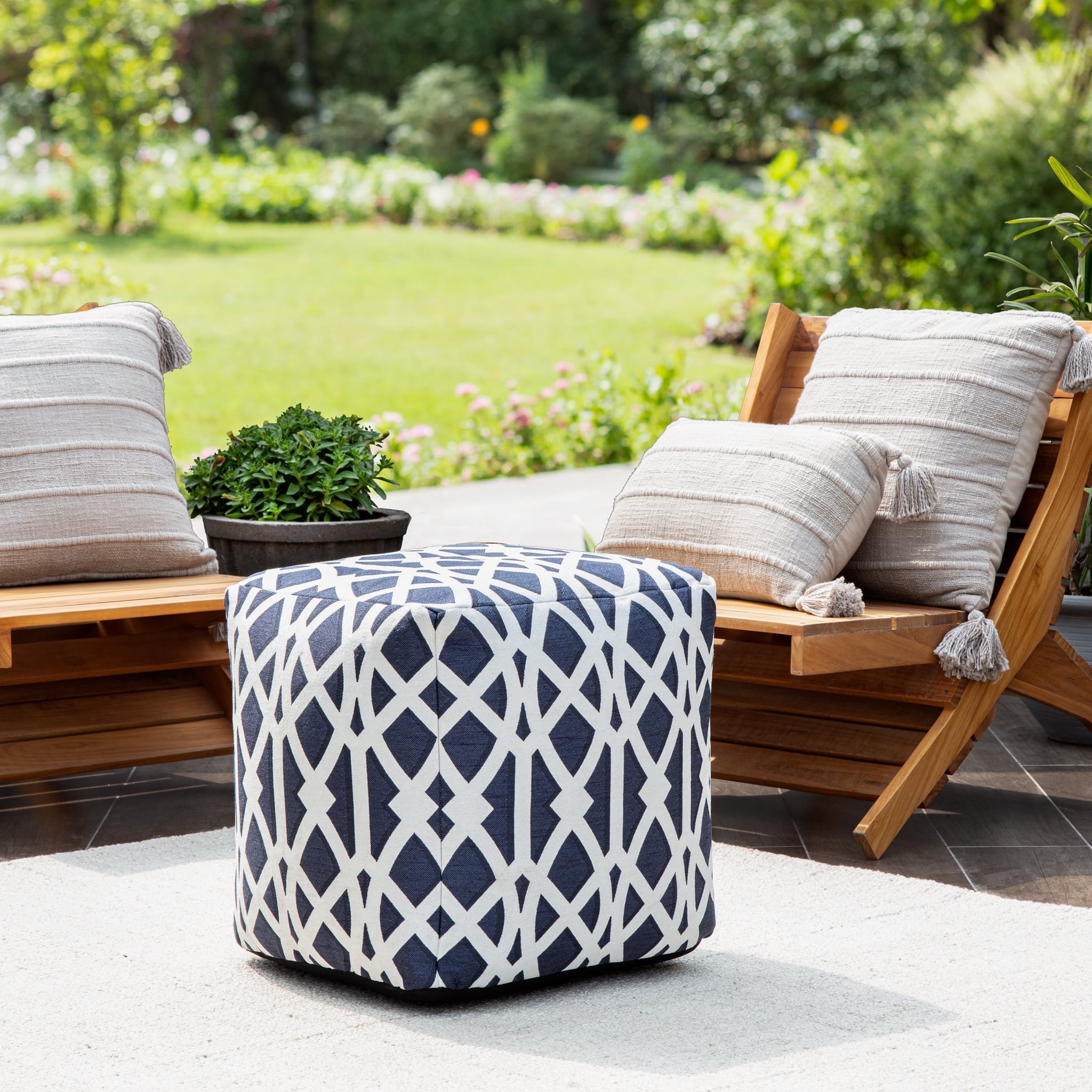 Sark Blue 18" x 18" x 18" Blue & Ivory Pouf