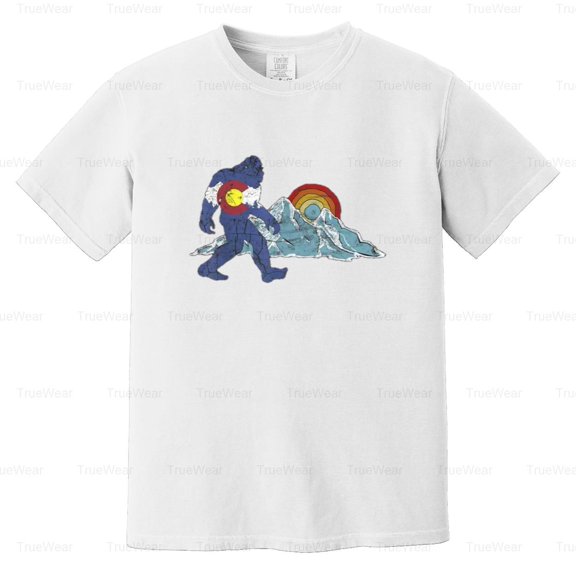 Sasquatch, Retro State Flag, Colorado, Rocky Mountains, Skiing, Hide Comfort Color T-Shirt Unisex, up to 4XL