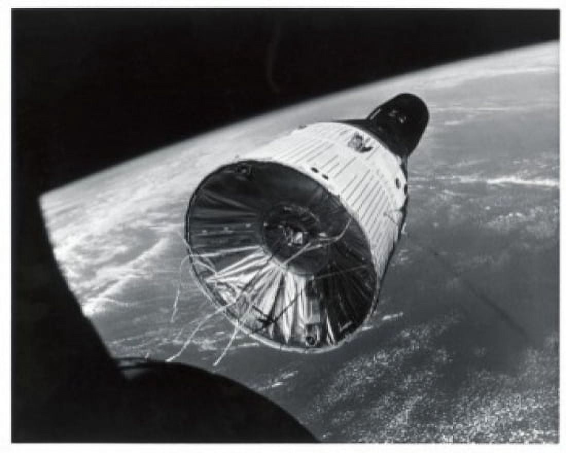 Satellite orbiting in space Gemini VII Spacecraft Canvas Art - (24 x 36)