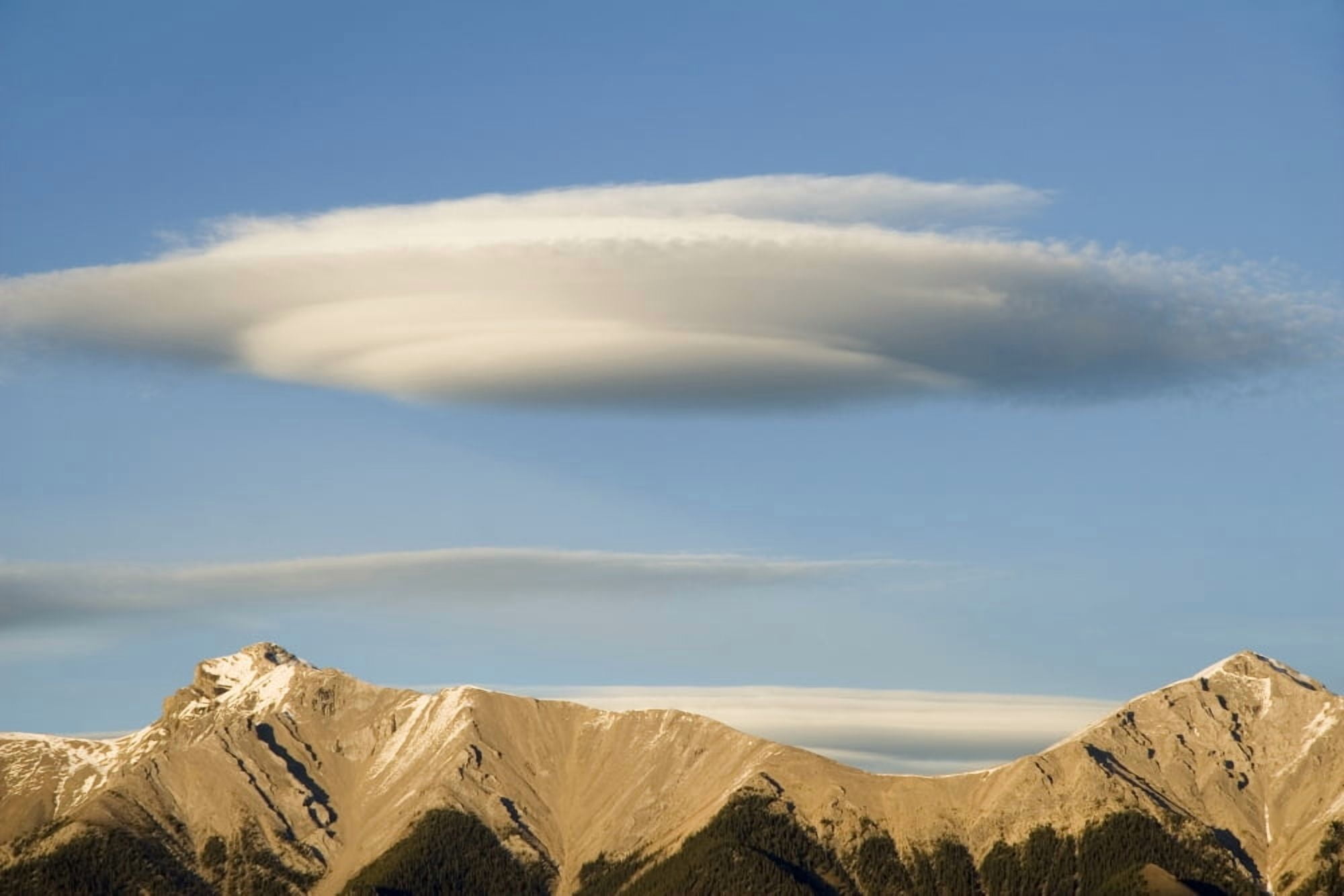 Saucer-Shaped Cloud Kootenay Plains Alberta Canada Canvas Art - Eryk Jaegermann Design Pics (17 x 11)