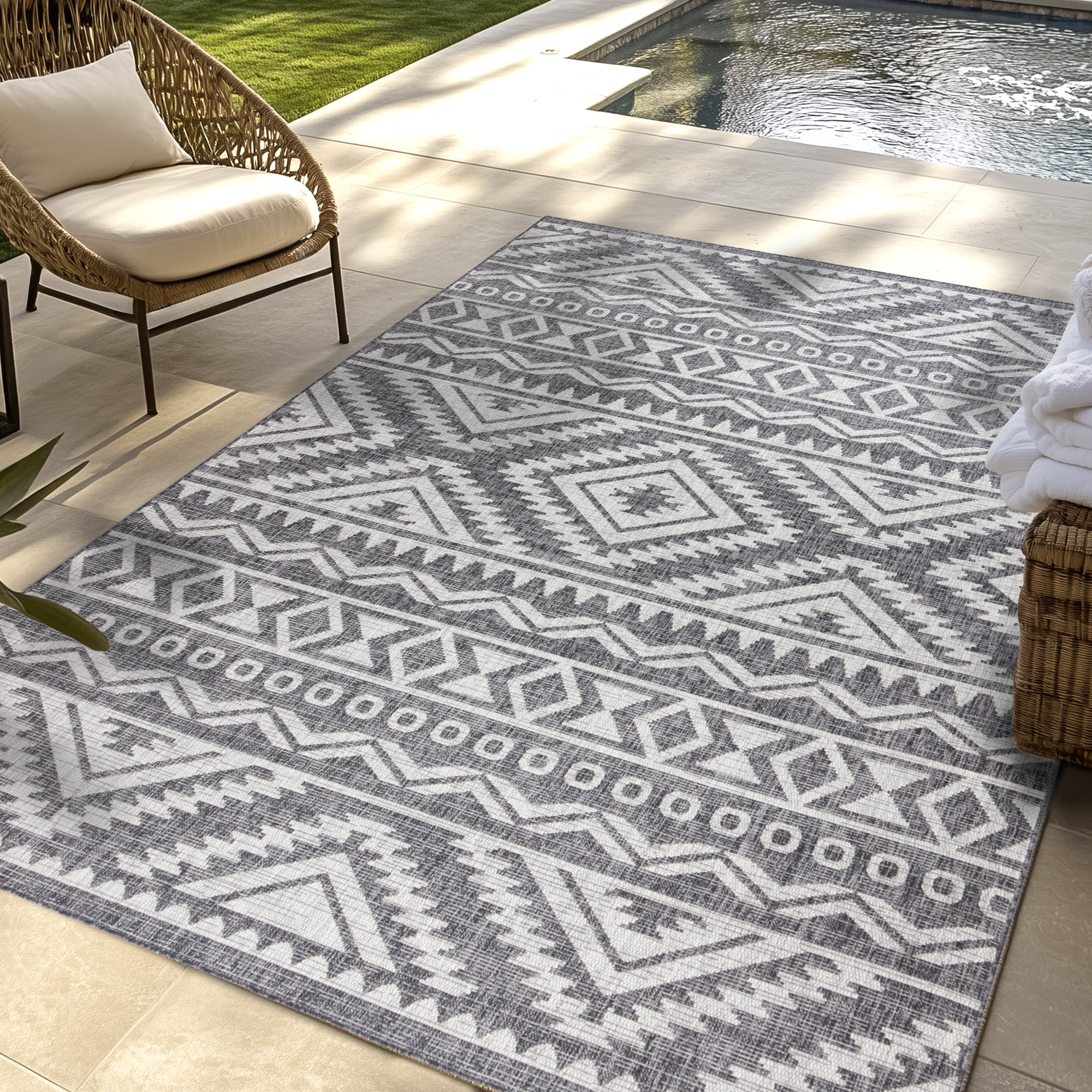 Savara Dakari Indoor/ Outdoor Polypropylene Gray Flat Weave Area Rug, 8x10