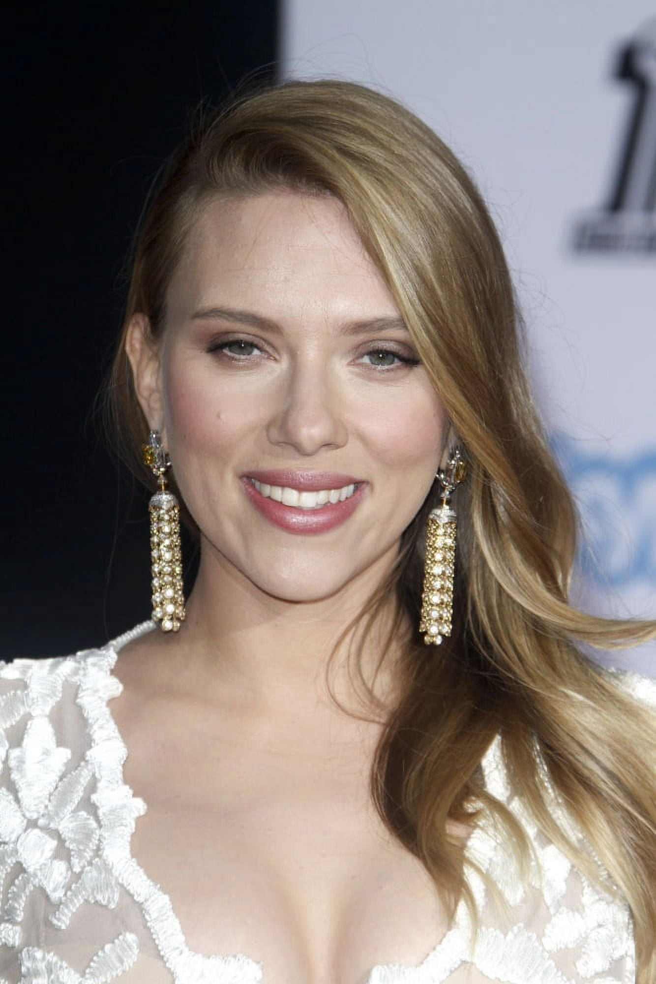 Scarlett Johansson At Arrivals For Captain America The Winter Soldier Premiere Canvas Art - (16 x 20)