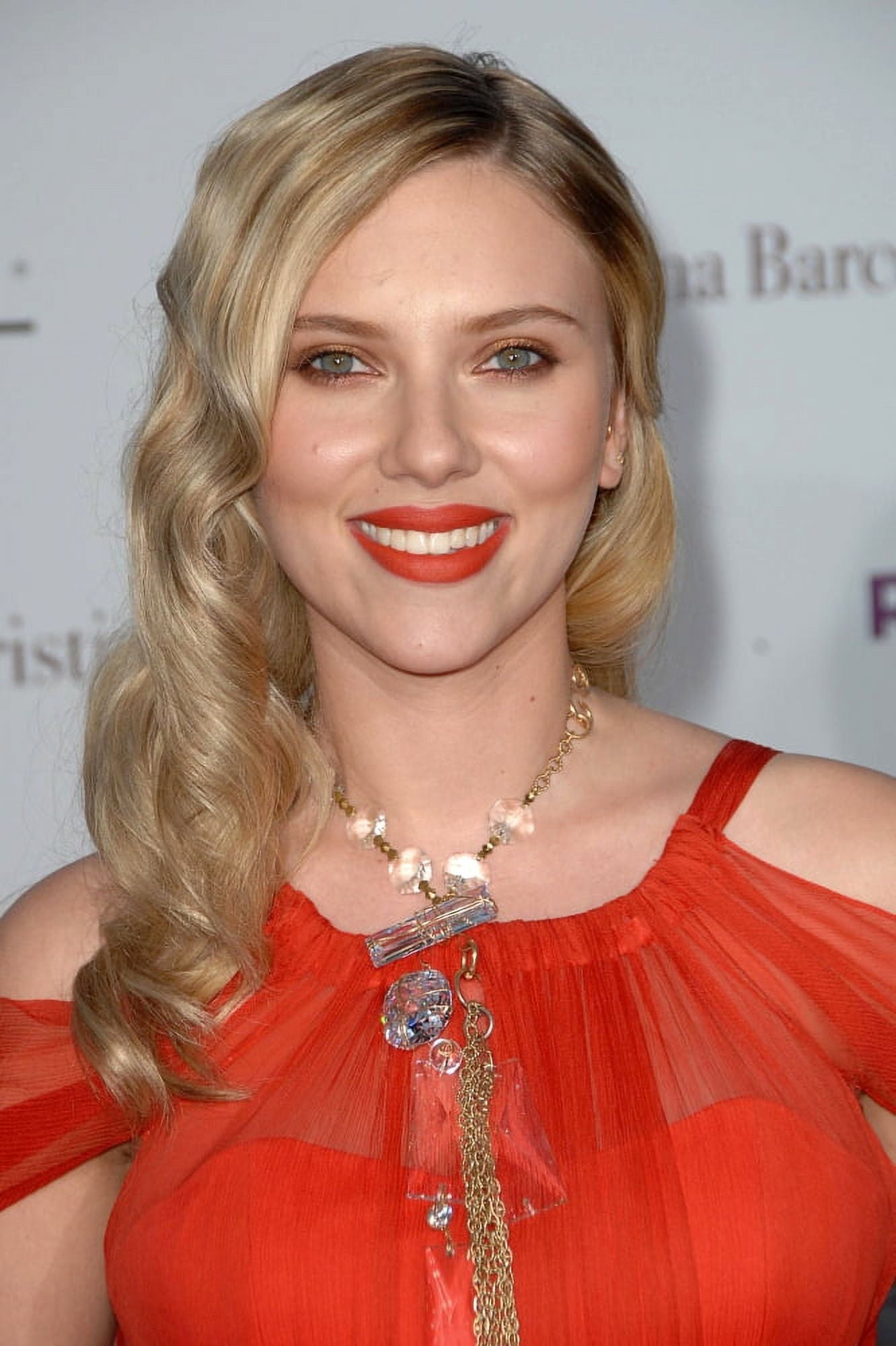 Scarlett Johansson (Wearing A Sonia Boyajian Necklace) At Arrivals For The Premiere Of Vicky Cristina Barcelona Canvas Art - (16 x 20)