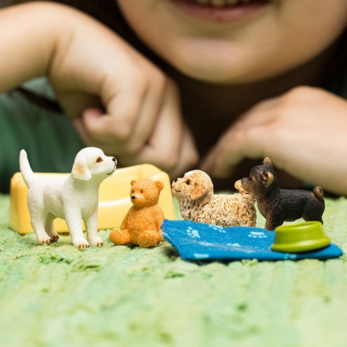 Schleich Farm World - Recinto Per Cuccioli Con 3 Cagnolini | Giocattolo Per Bambini 3-8 Anni | Figure Dipinte A Mano