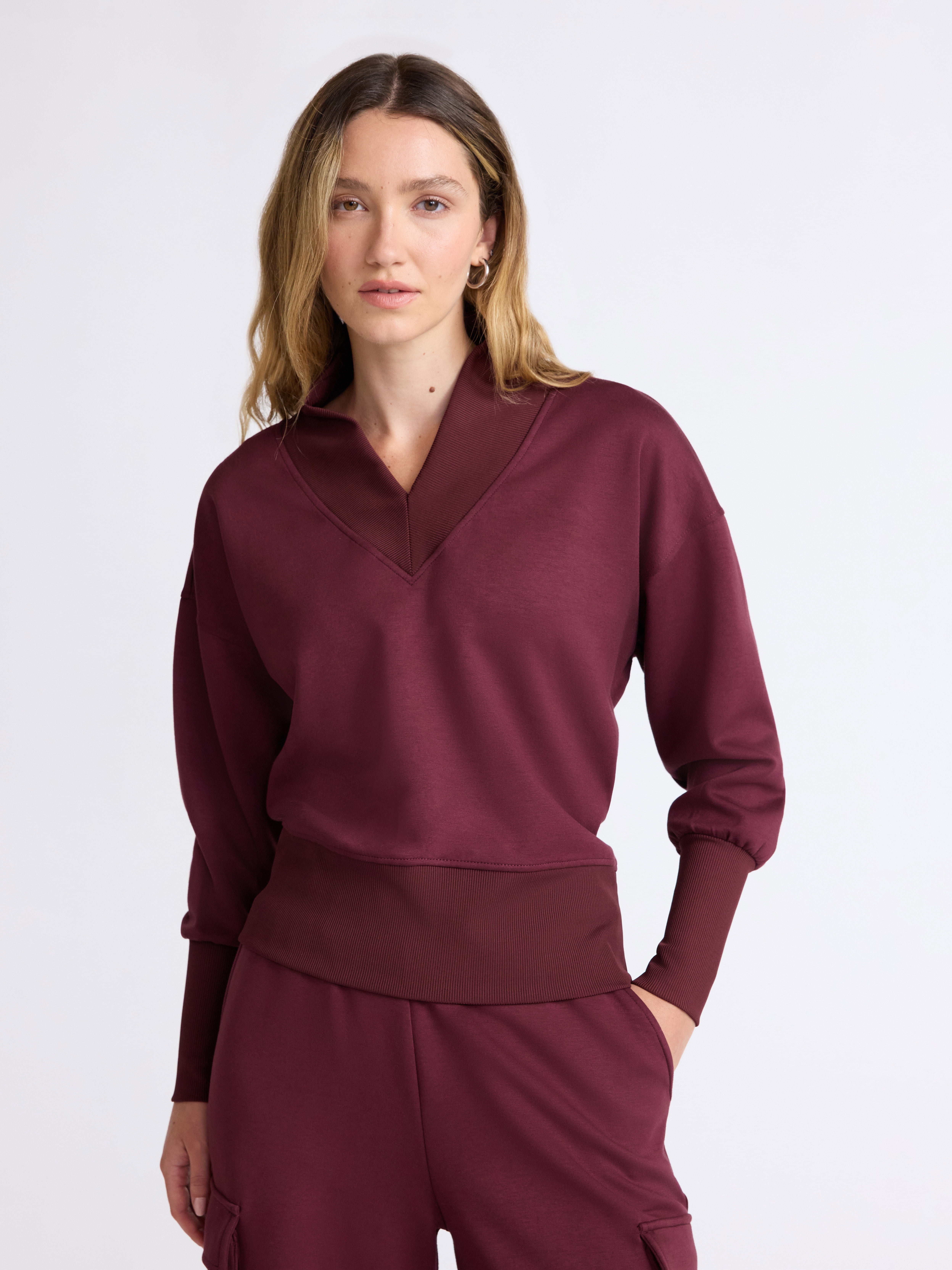 Scoop Women's and Women's Plus New Scubaknit V Neck Sweatshirt, Sizes XS-4X