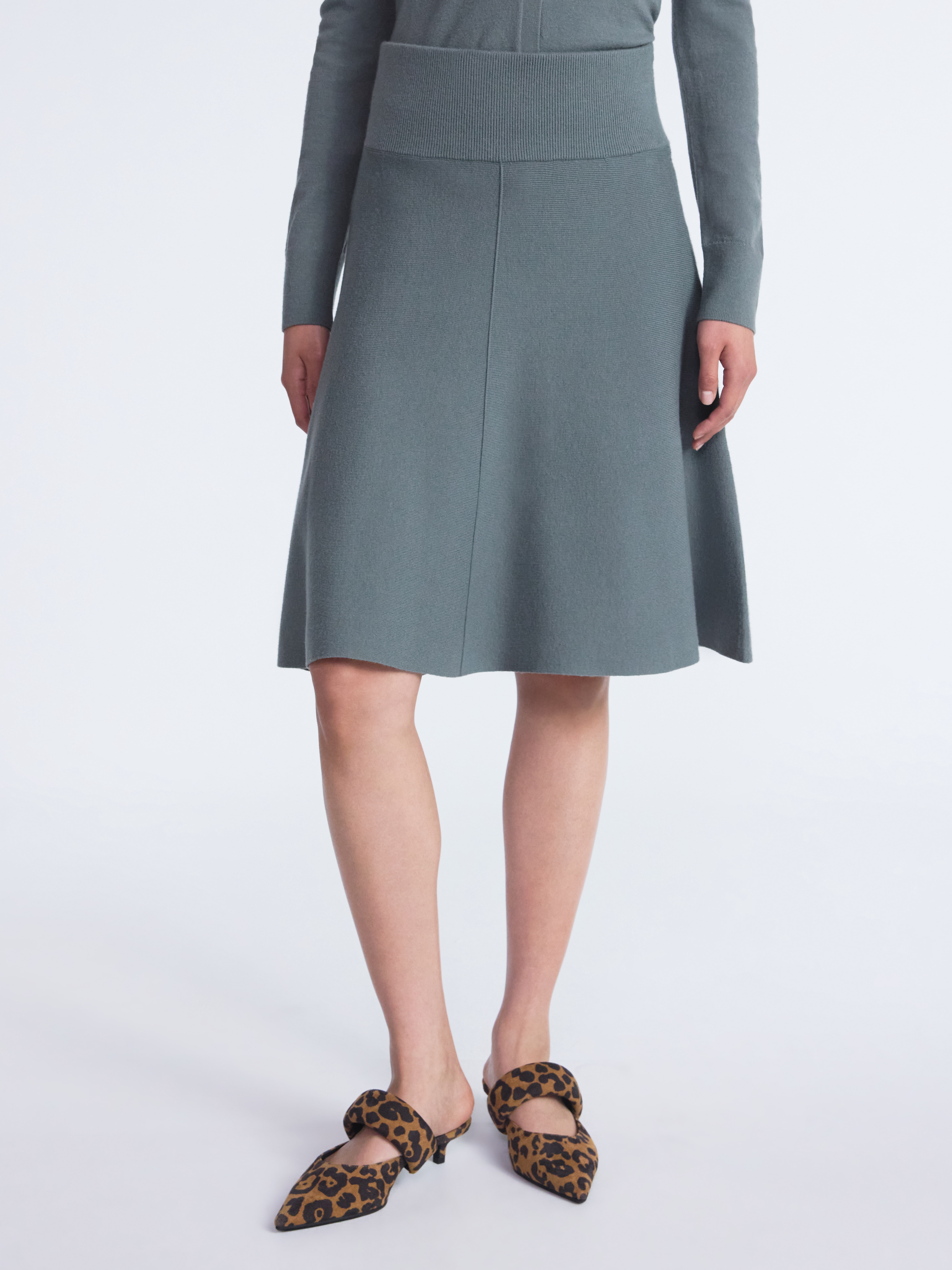 Scoop Women's and Women’s Plus Sculptural Sweater Knit Midi Skirt, Sizes XS-4X
