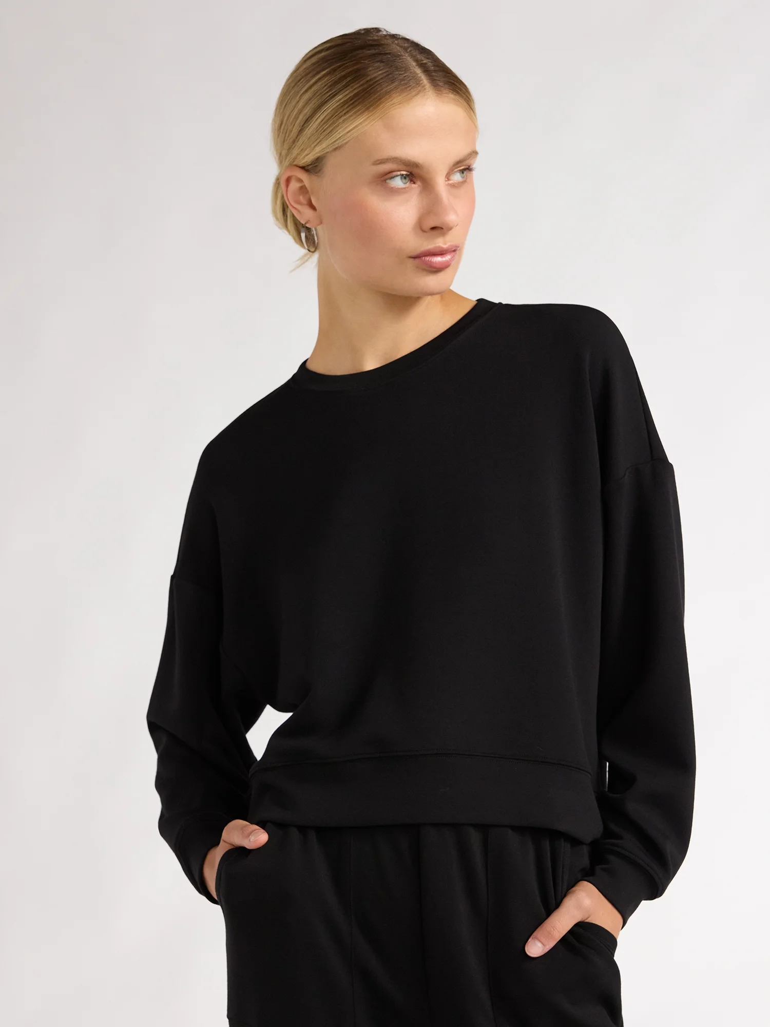 Walmart discounts of Scoop Women's and Women's Plus Scubaknit Cropped Sweatshirt with Drop Sleeves, Size XS-4X