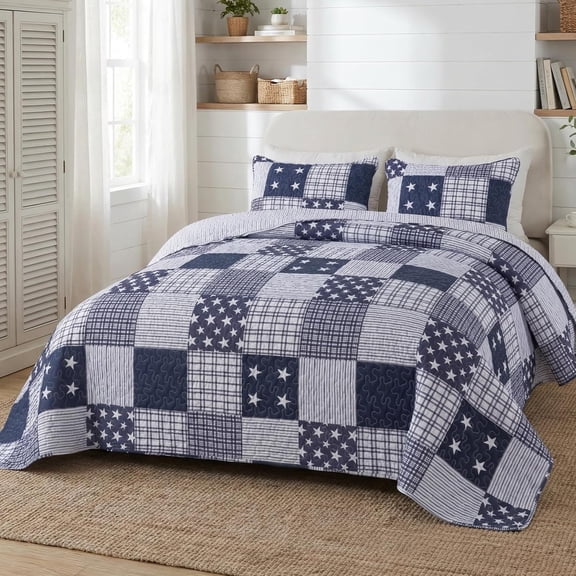 Sea of Dreams 3-Piece Quilt Set - Queen Size with 2 Shams, Blue and White Ocean-Inspired Bedding, Nautical Fish Design, Lake Themed Coastal Quilted Bedspread for Modern Maritime Decor