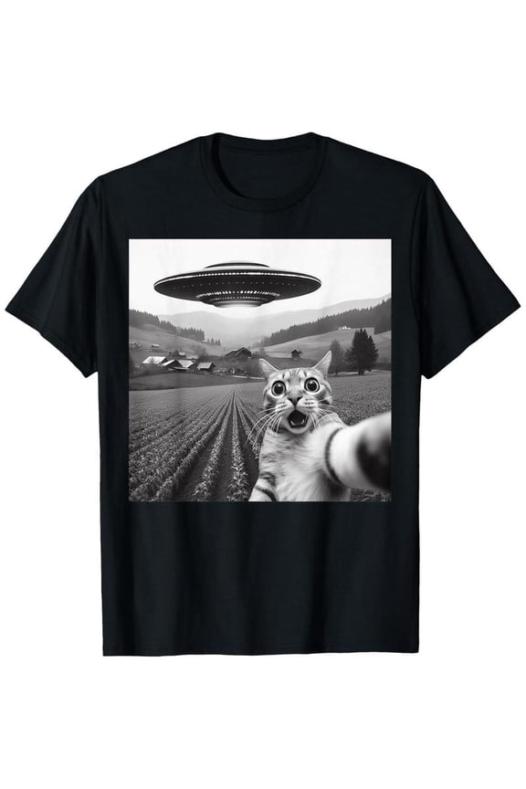 Selfie With Alien UFO Funny  Gifts For Men Women Kid T-Shirt