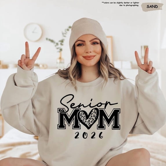Senior Mom 2026 Shirt Leopard Heart Design, Cute Senior Mama Tee, Graduation Shirt for Mom, Class of 2026 Proud Mother Sweatshirt All Size S-5Xl