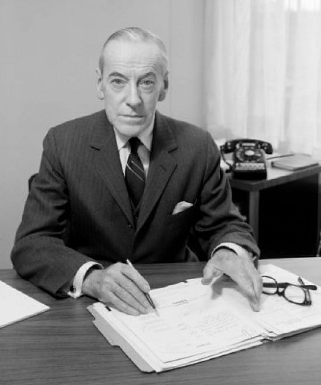 Senior businessman signing documents Canvas Art - (18 x 24)