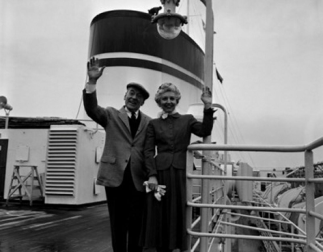 Senior couple waving at steamboat Canvas Art - (18 x 24)
