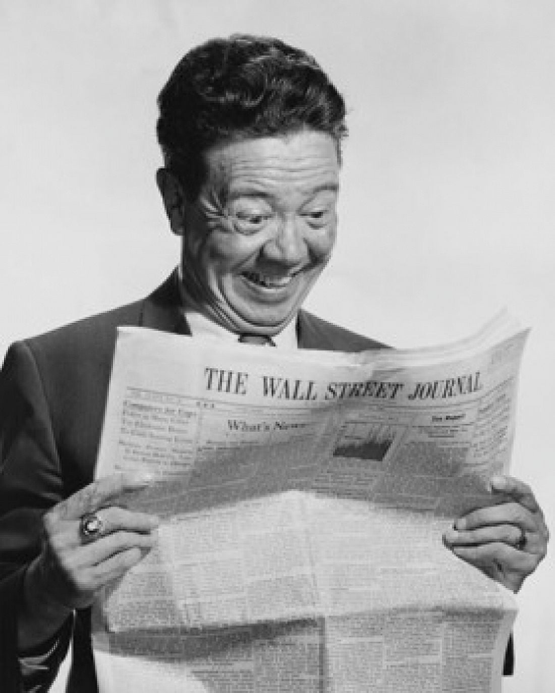 Senior man reading newspaper Canvas Art - (18 x 24)