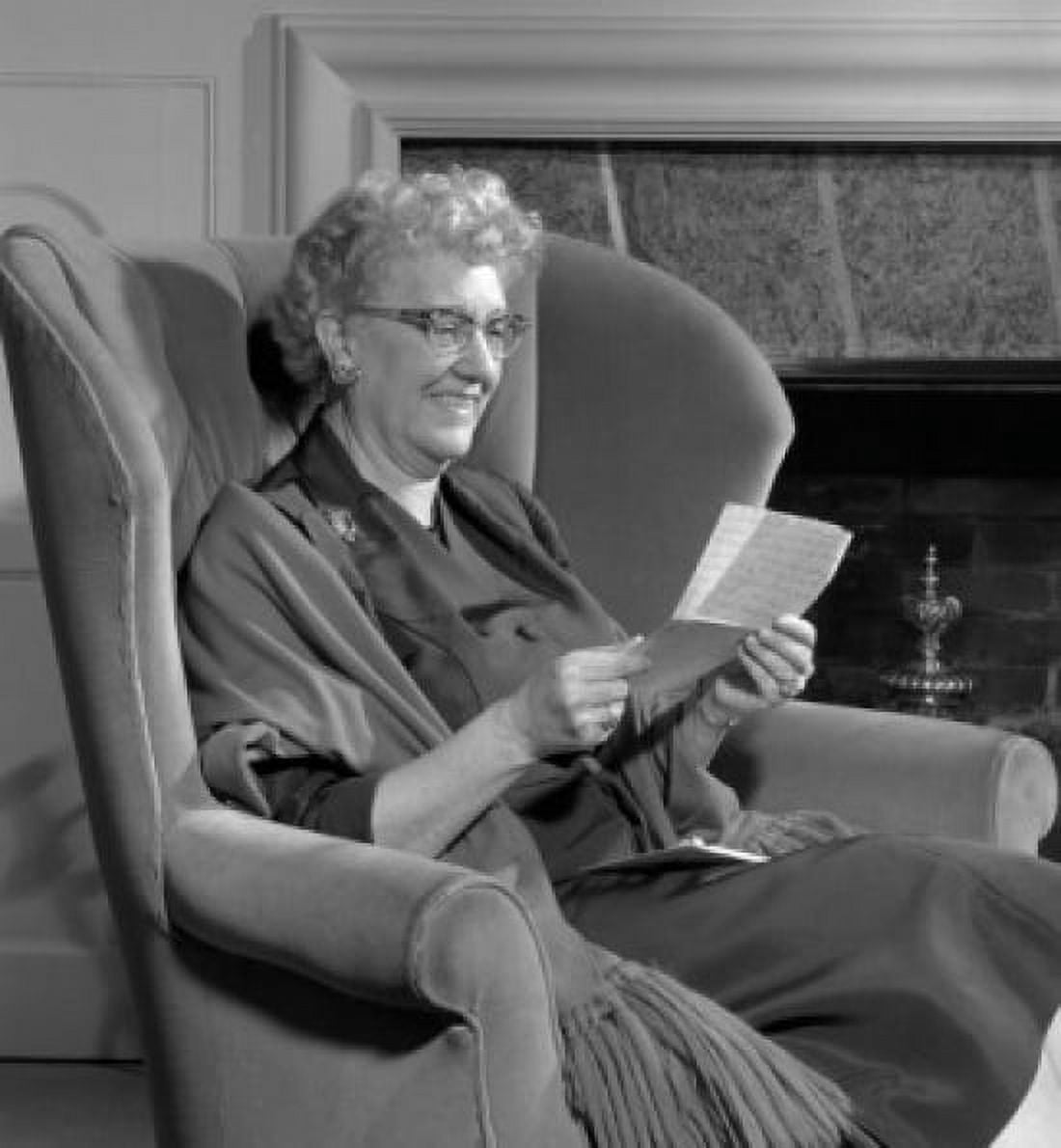 Senior woman reading letter Canvas Art - (18 x 24)