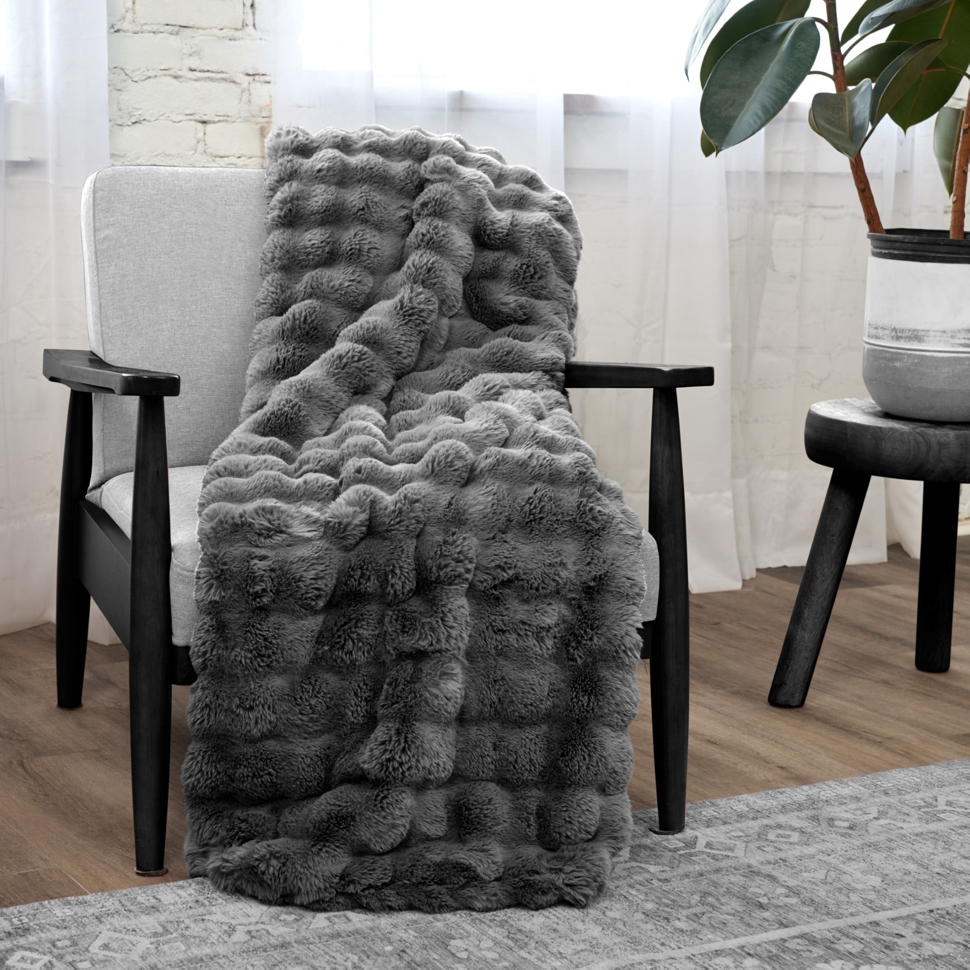 Serenade Textured Faux Fur Throw Blanket Lava Smoke 50X70 Inches – Soft Plush Fleece Throw Blanket