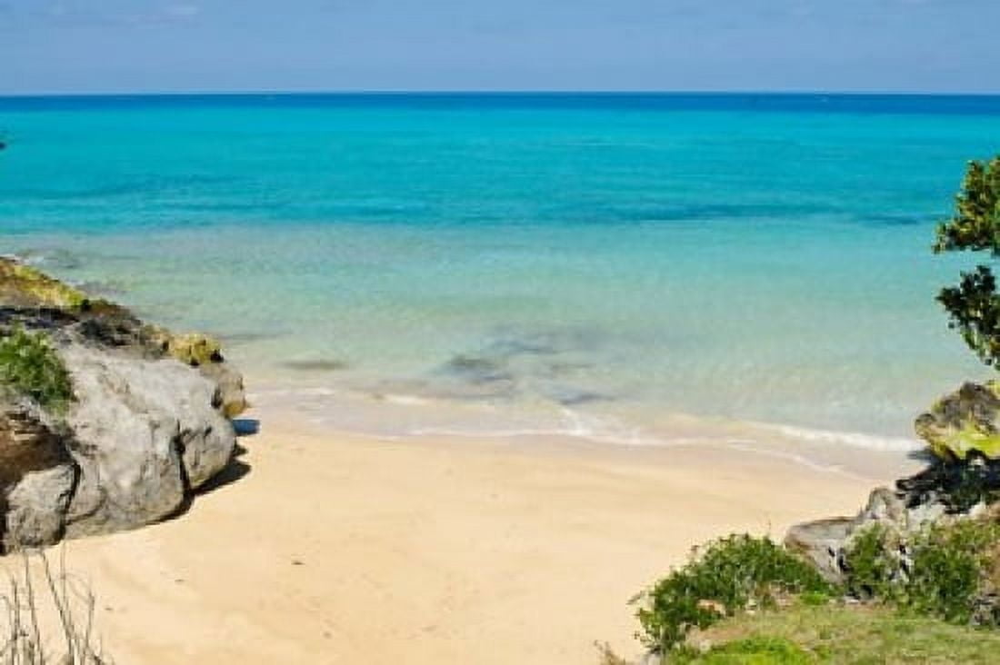 Serene Drews Bay Beach Bermuda Canvas Art - Michael DeFreitas DanitaDelimont (35 x 23)