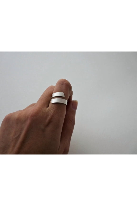 Serpentine Silver Ring Adjustable Sterling Silver Band with Elegant Snake Design for Women’s Minimalist Jewelry