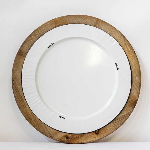 Set of 4 White Metal Plate In A Round Brown Built In Tray