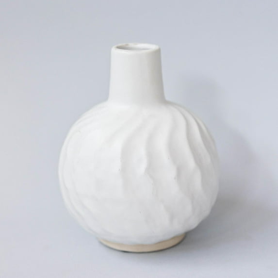 Set of 6 White Embossed Surface With Wavy Lines Vase