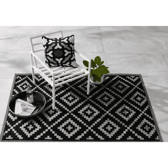 Setej Home Black and White Diamond Outdoor Rug, 4 ft x 6 ft, Waterproof, Fade Resistant, Crease Free, Reversible