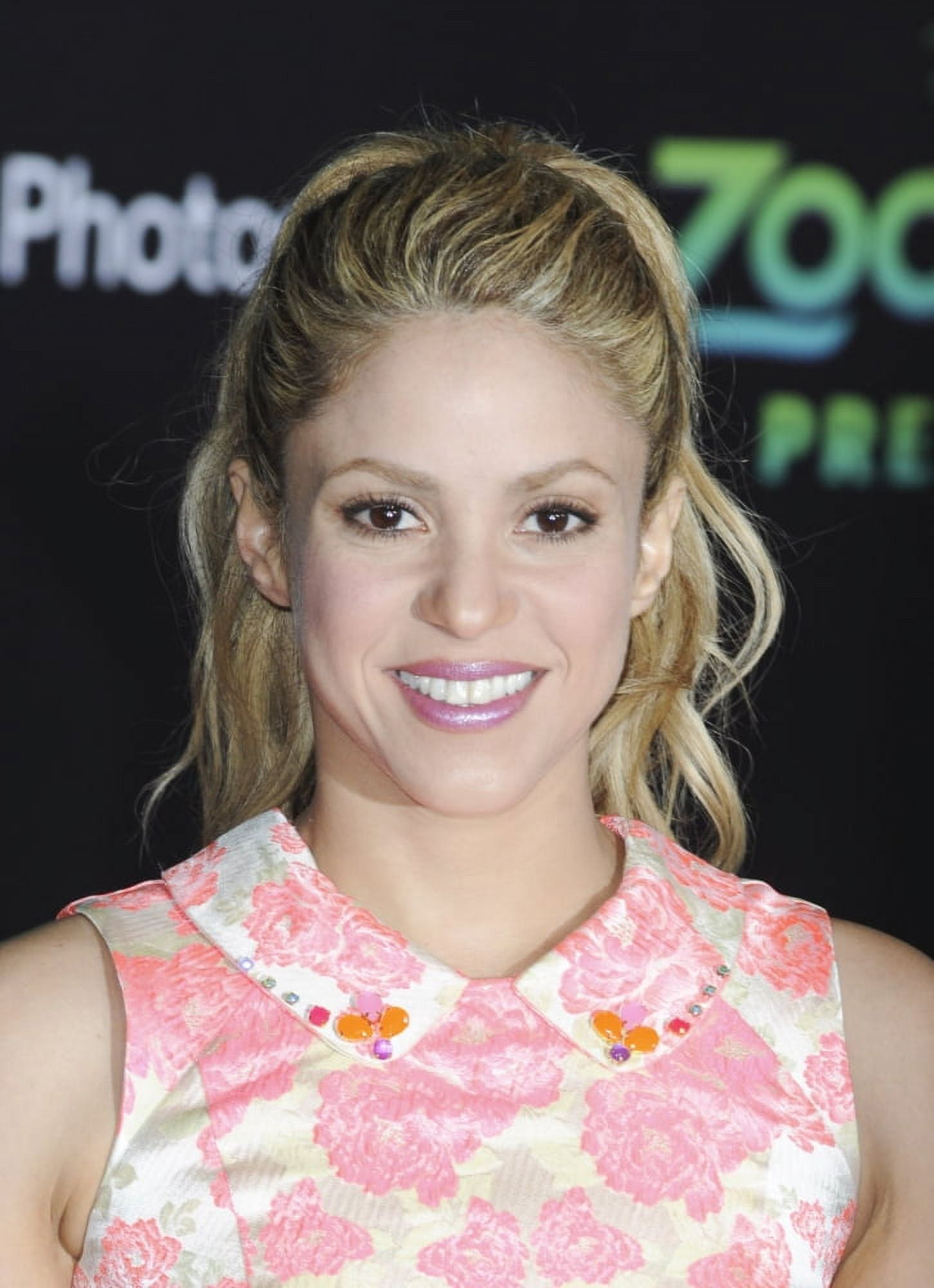 Shakira At Arrivals For Disney Zootopia Premiere Canvas Art -  (16 x 20)