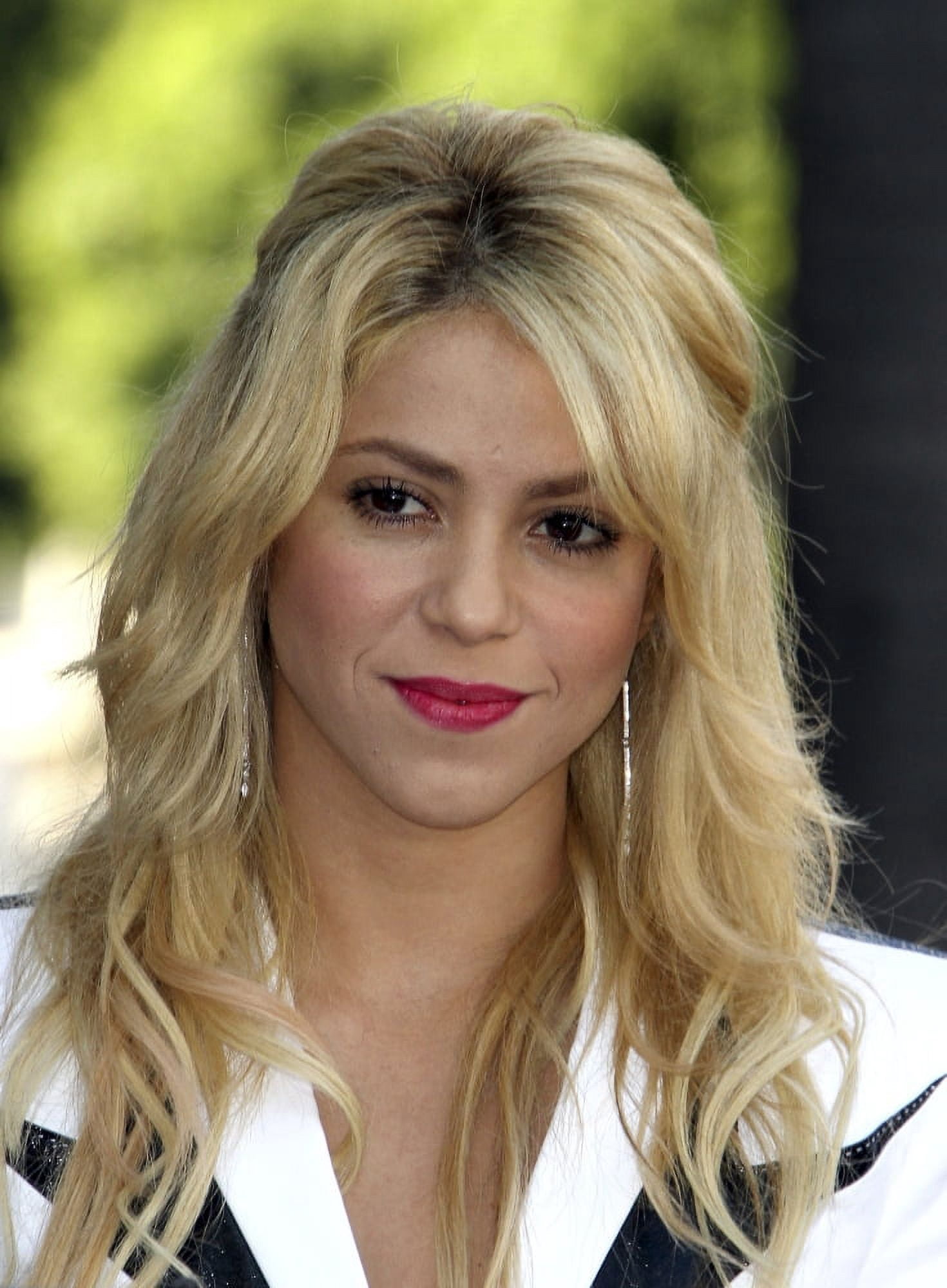 Shakira At The Induction Ceremony For Star On The Hollywood Walk Of Fame Ceremony For Shakira Canvas Art - (16 x 20)