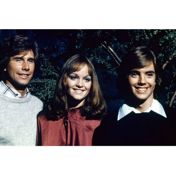 Shaun Cassidy and Pamela Sue Martin in The Hardy Boys/Nancy Drew Mysteries 24x36 Poster