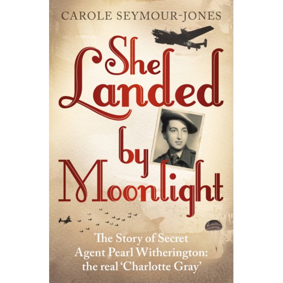 She Landed by Moonlight (Paperback)