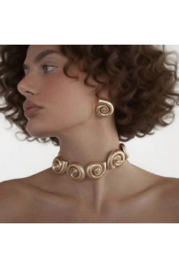 Shell Necklace Gold Starfish Conch Charm Necklaces for Women Statement Jewelry Dresses Accessories Ocean Beach Stuff Costume Jewelry for Women