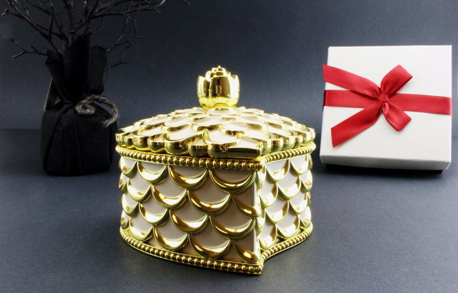 Shining Gold Heart Shaped Jewelry Box Dresser Organizer Storage for Mother's Day KT00047