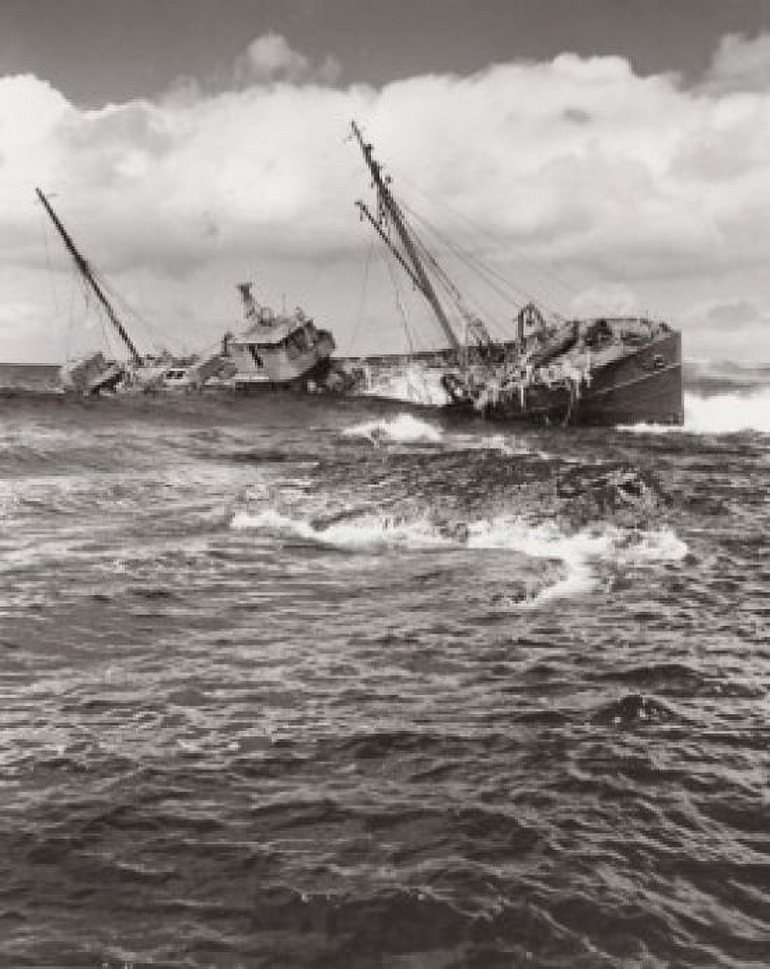 Ship sinking in the sea Canvas Art - (18 x 24)