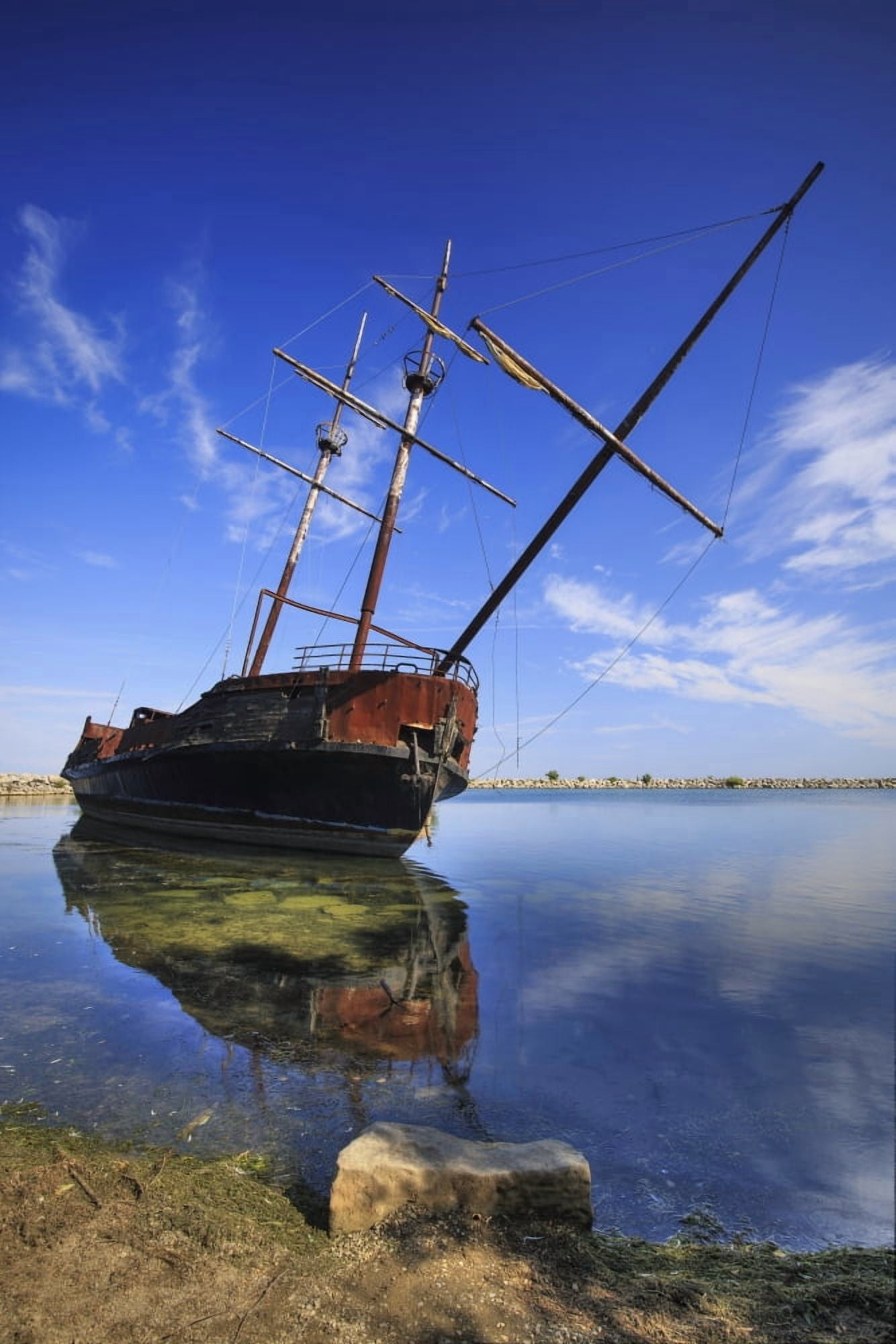 Shipwreck in Lake Ontario Ontario Canada Canvas Art - Ken Gillespie Design Pics (12 x 19)