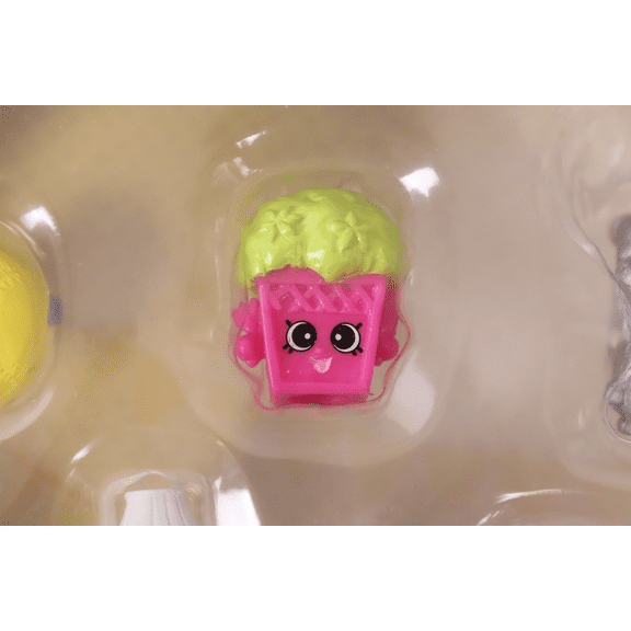 Shopkins Season 5 Super Shopper Pack, Includes 4 Exclusive Shopkins Hidden Inside - Characters May Vary (32 Pieces)