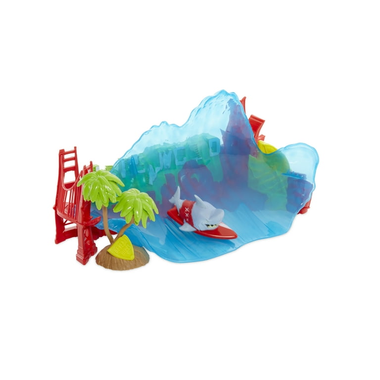 Shreddin' Sharks Tsunami Showdown Playset for Collectible Stunt