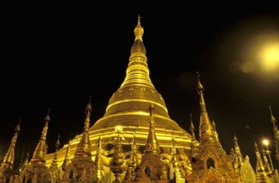 Shwedagon Pagoda at Night Yangon Myanmar Canvas Art - Inger Hogstrom DanitaDelimont (18 x 12)