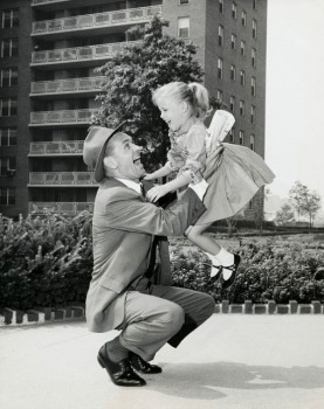 Side profile of a father picking up his daughter Canvas Art -  (18 x 24)